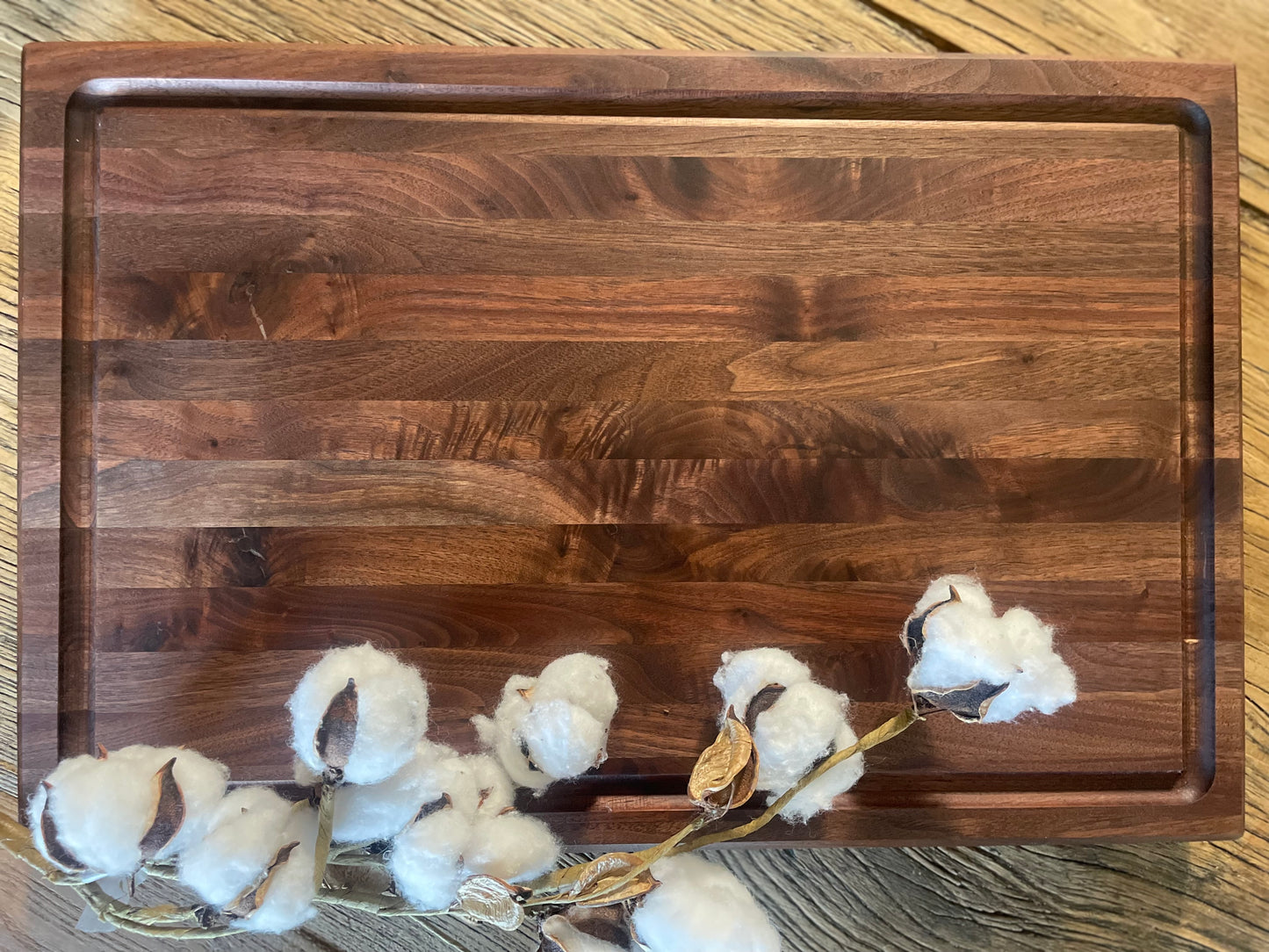 25M006 - Joined Walnut Board with Juice Groove & Board Feet