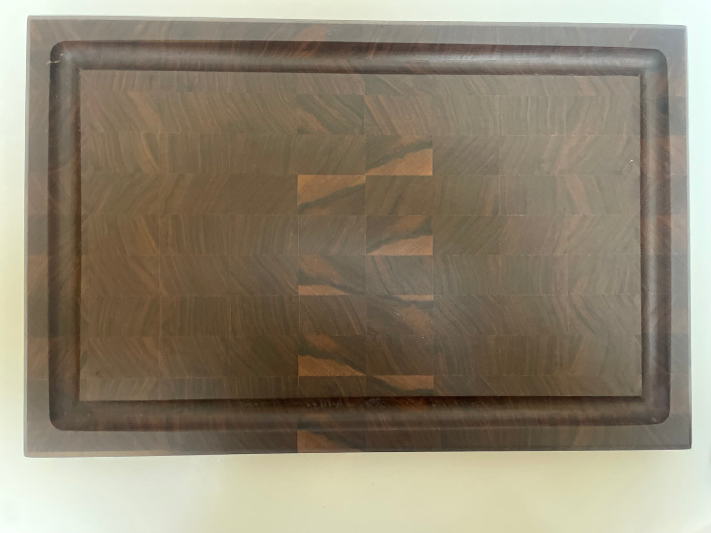 24E001 - Large End Grain Joined Walnut w/Juice Groove & Feet