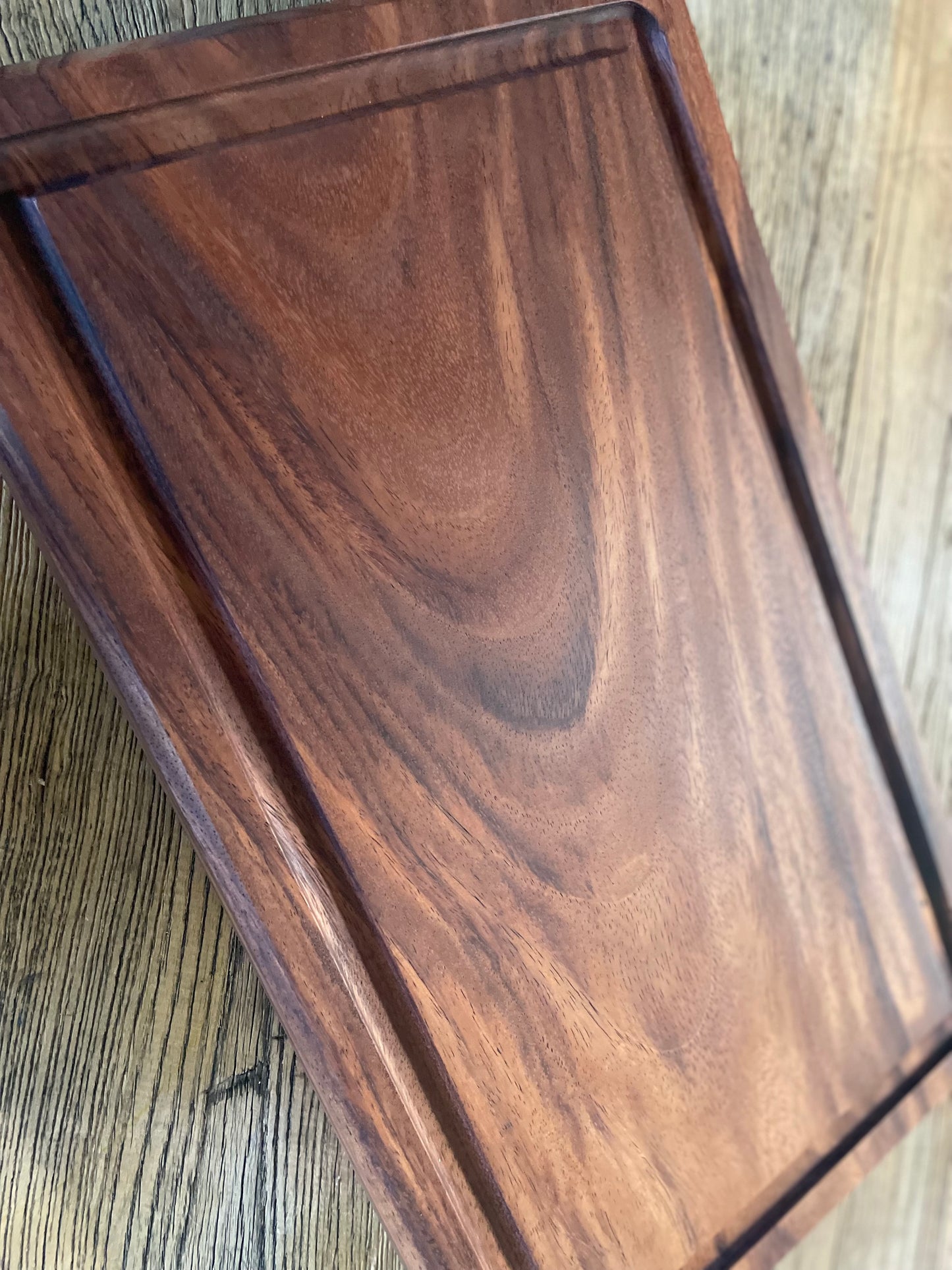 24S004- XL Solid Raintree Board with Juice Groove & Board Feet