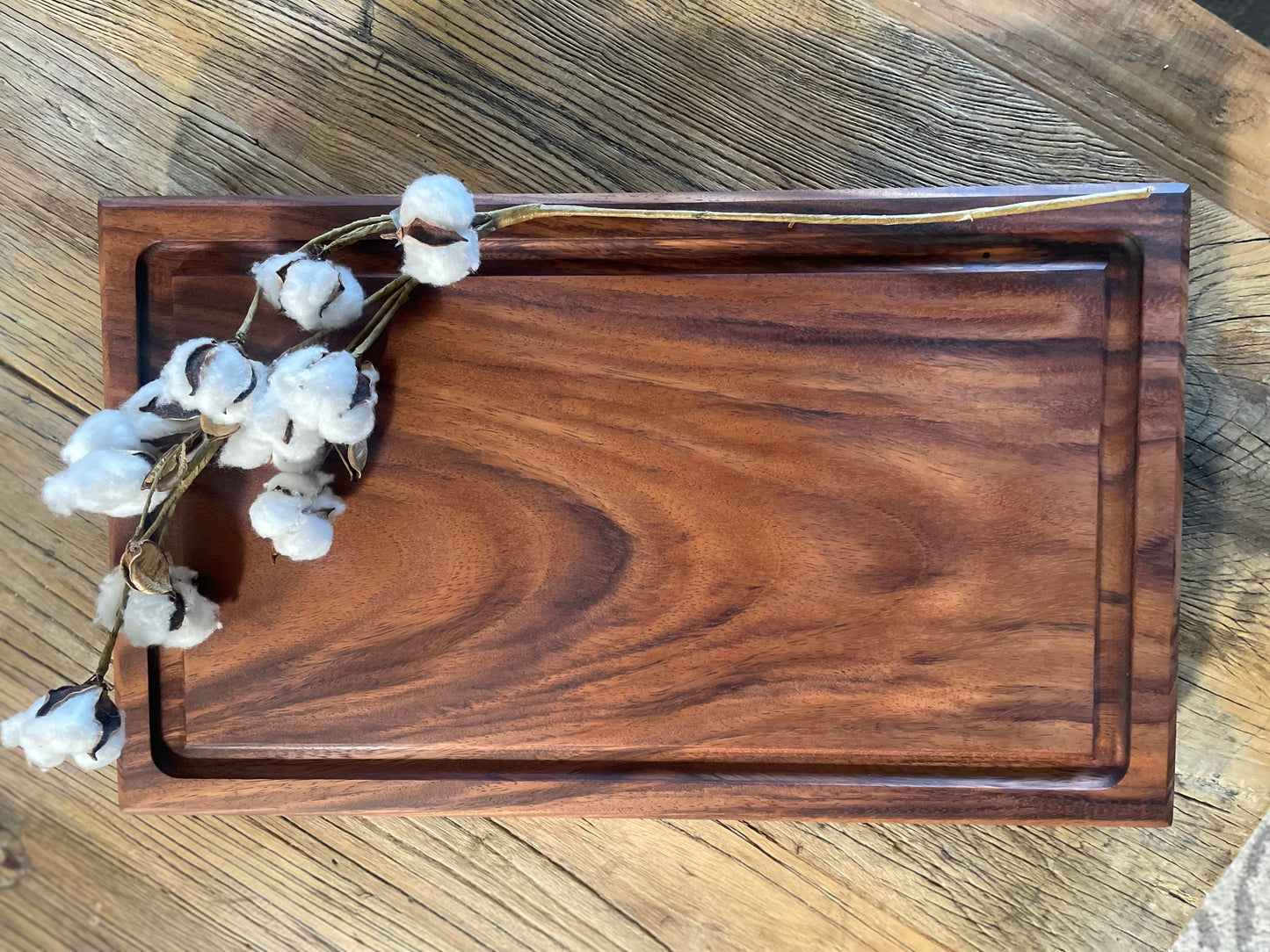 24S004- XL Solid Raintree Board with Juice Groove & Board Feet