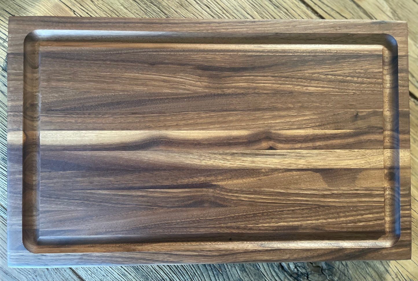 25M005 - Joined Walnut Board with Juice Groove & Board Feet