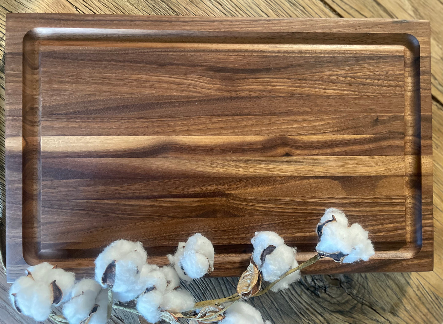 25M005 - Joined Walnut Board with Juice Groove & Board Feet