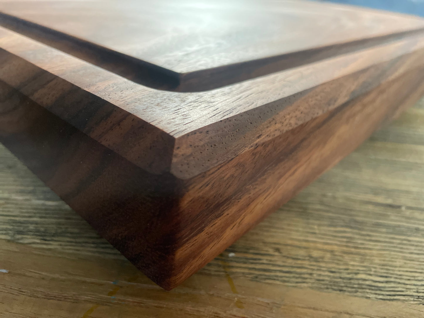 24S004- XL Solid Raintree Board with Juice Groove & Board Feet