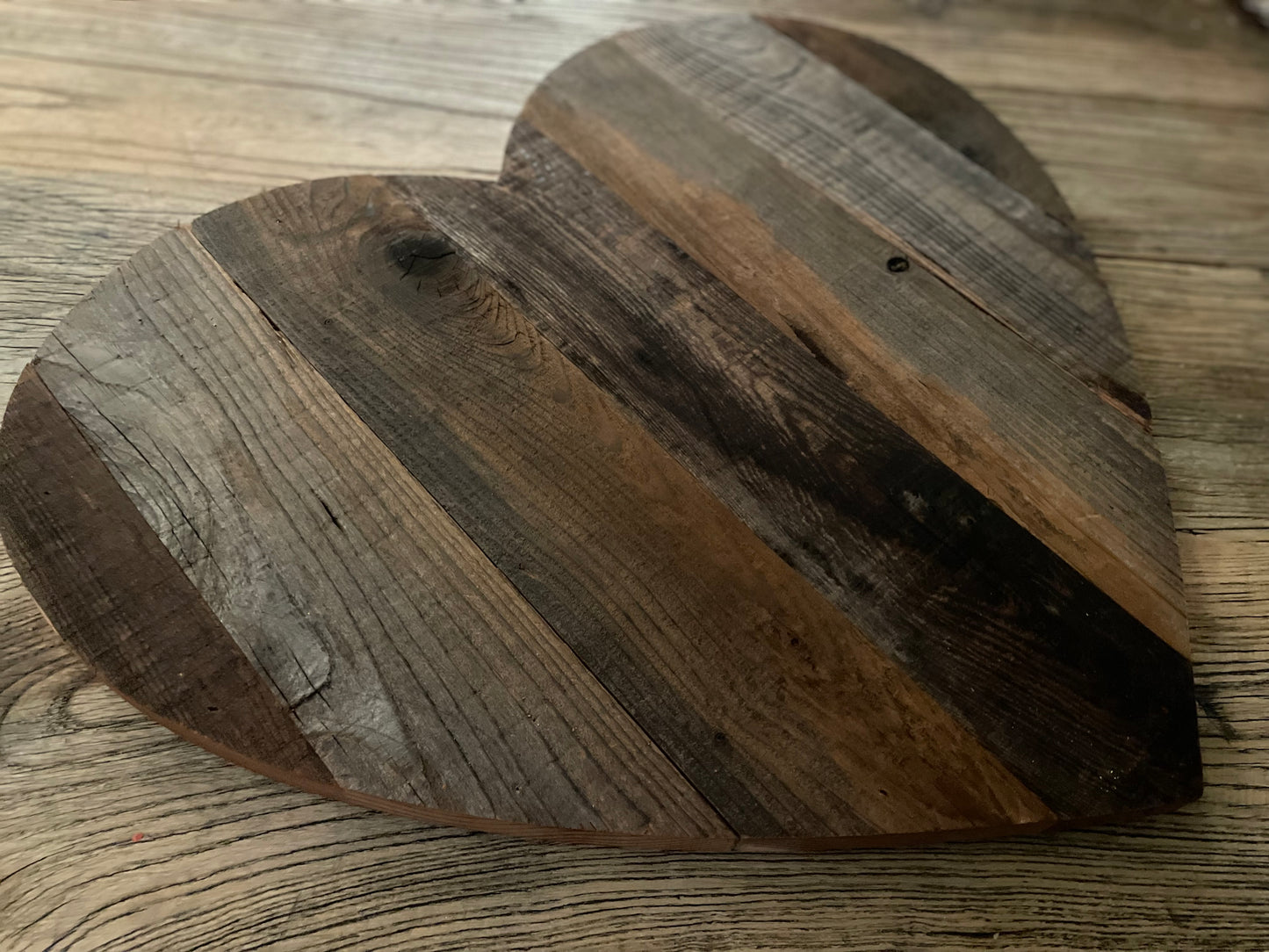25S006 - Rustic Wood Heart