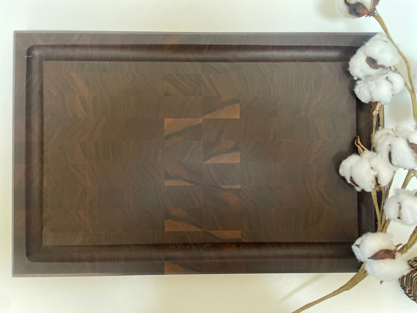 24E001 - Large End Grain Joined Walnut w/Juice Groove & Feet