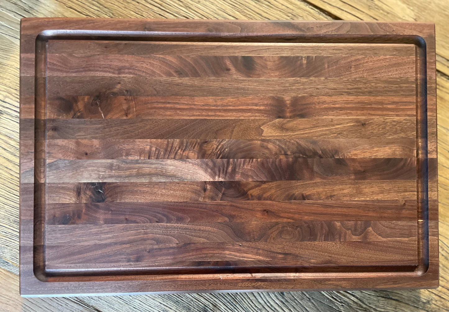 25M006 - Joined Walnut Board with Juice Groove & Board Feet