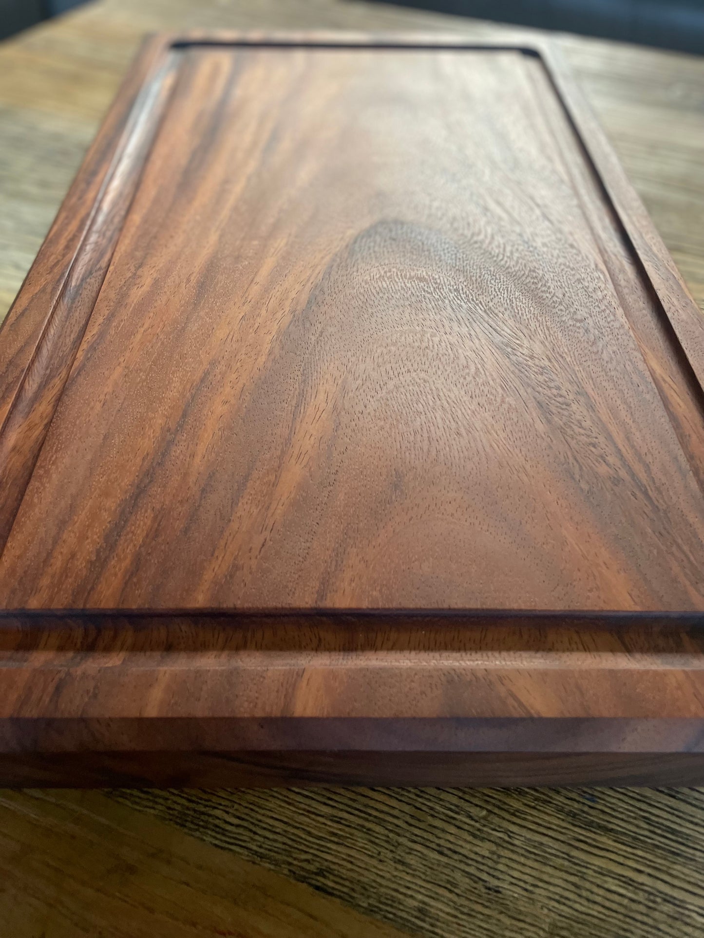 24S004- XL Solid Raintree Board with Juice Groove & Board Feet
