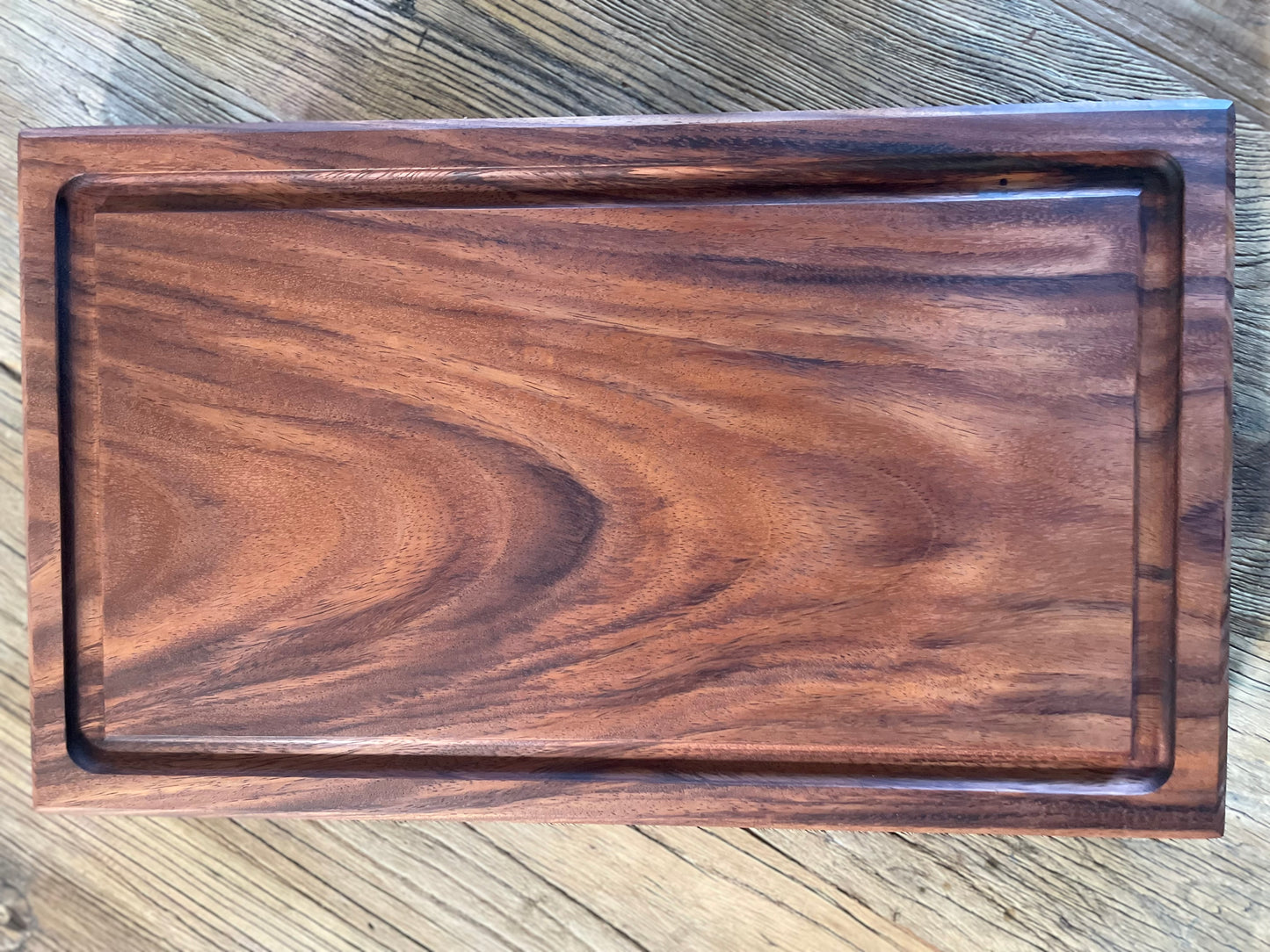 24S004- XL Solid Raintree Board with Juice Groove & Board Feet