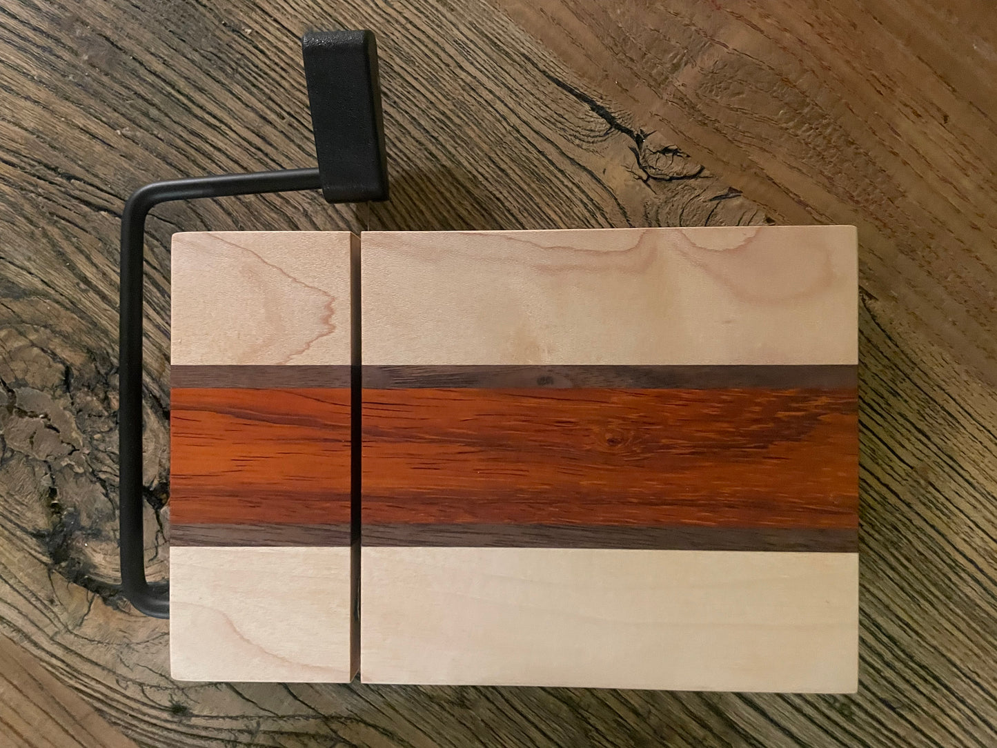24S010 - Cheese Slicer Board