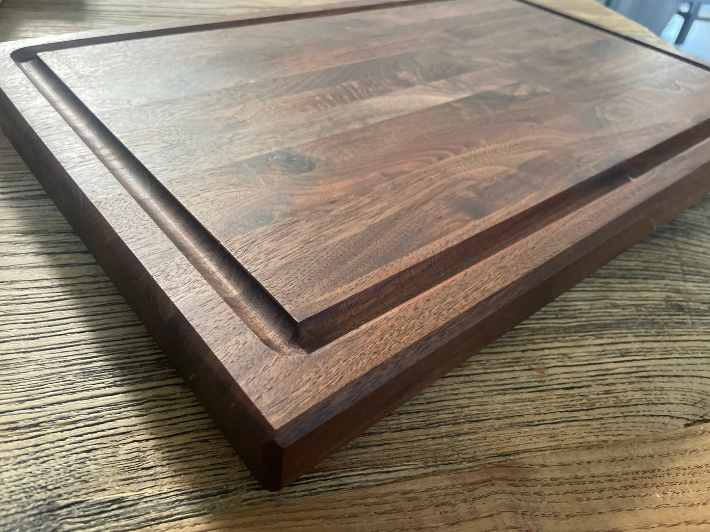 25M006 - Joined Walnut Board with Juice Groove & Board Feet