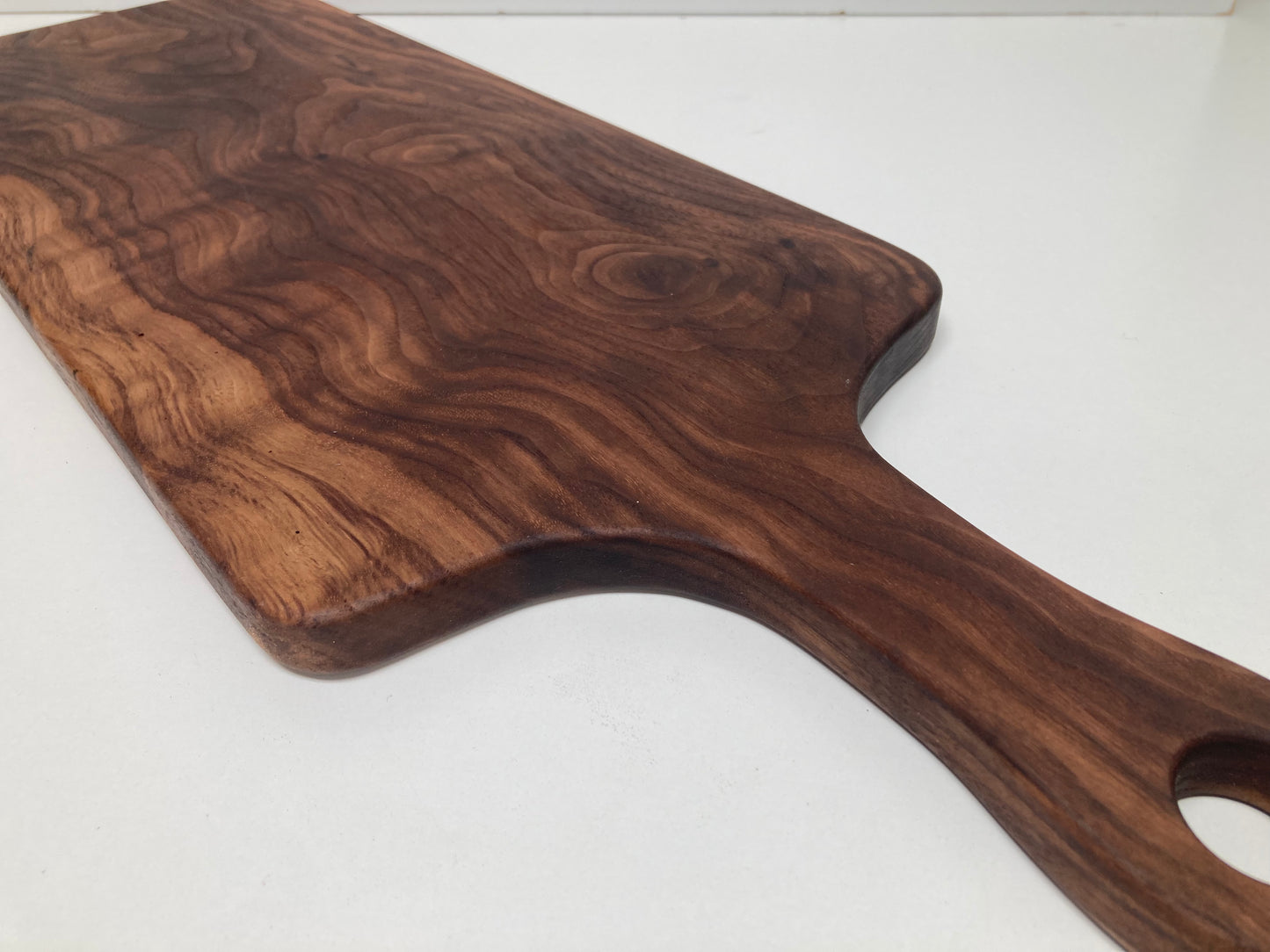 Long Solid Walnut Board with Handle (23MP01)