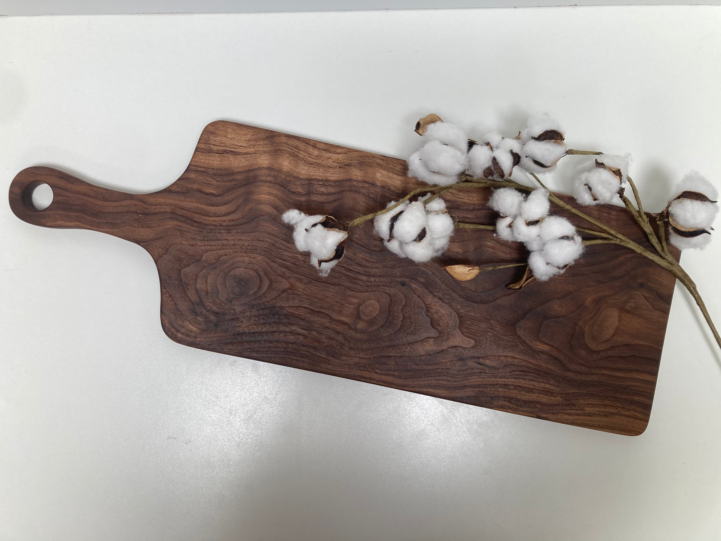Long Solid Walnut Board with Handle (23MP01)