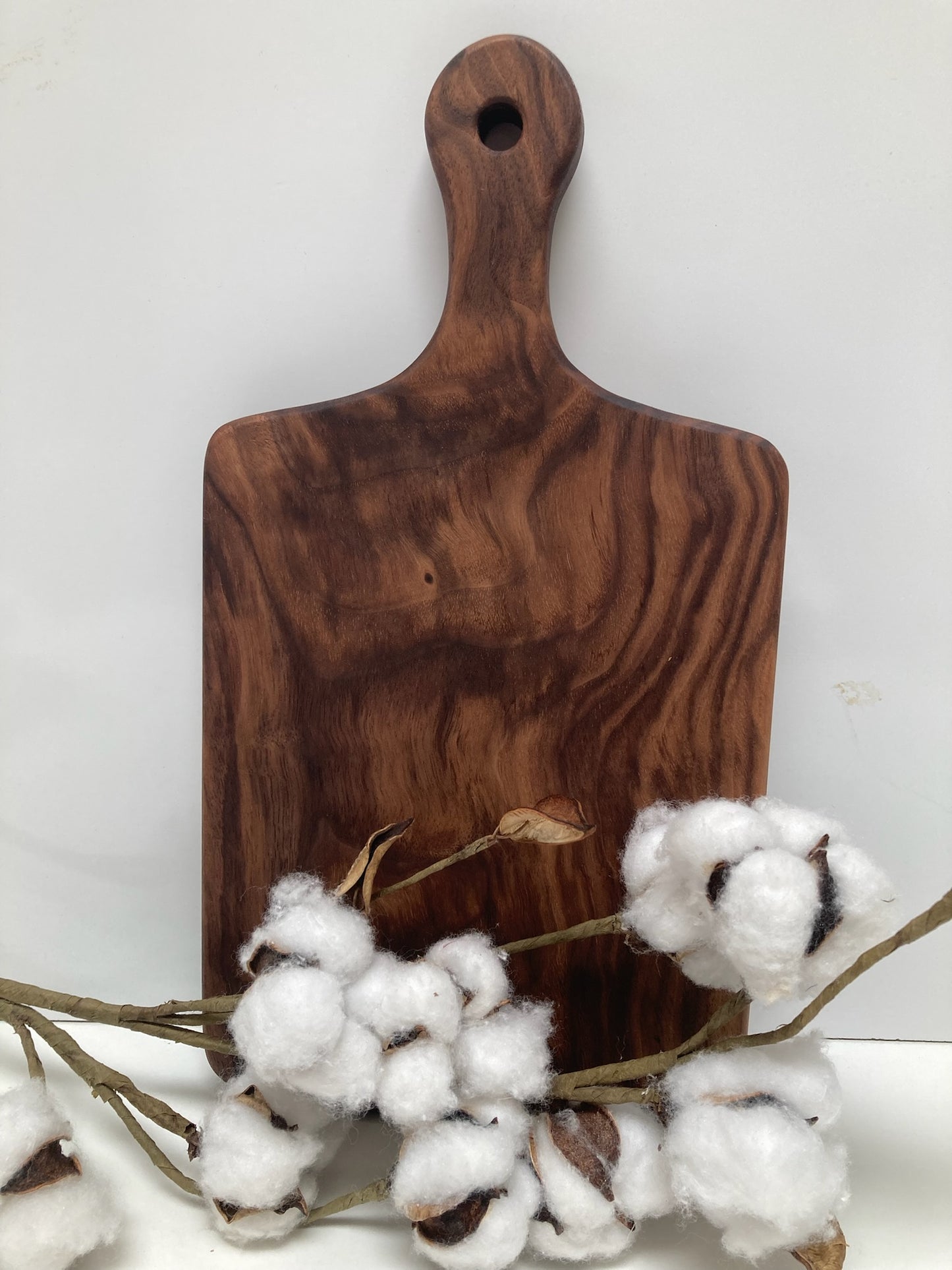 Small Solid Walnut Board with Handle (23SC01)