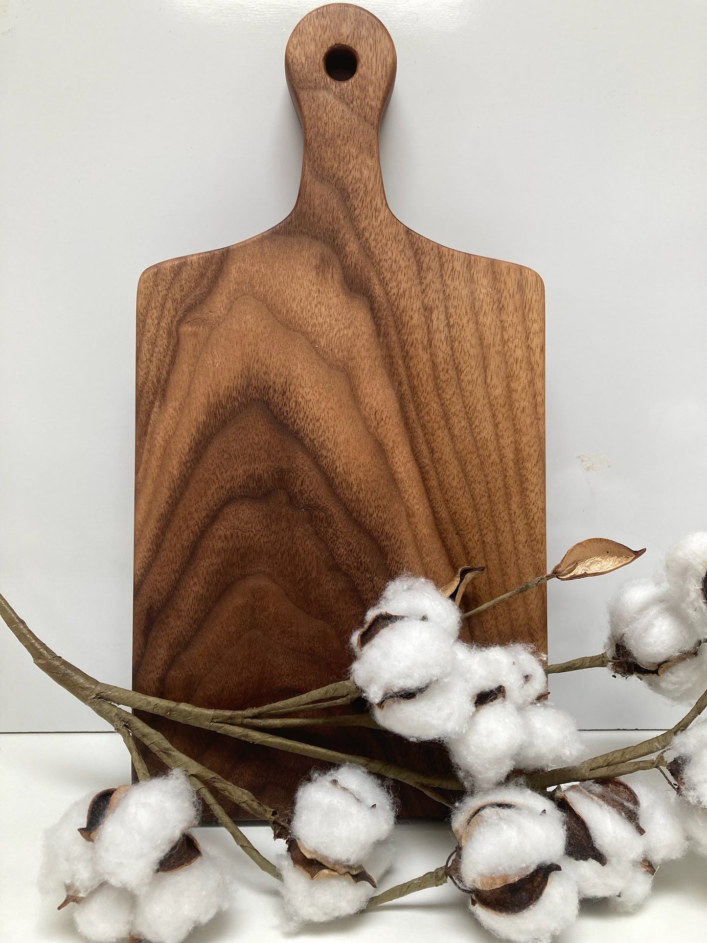 Small Solid Walnut Board with Handle (23SB01)