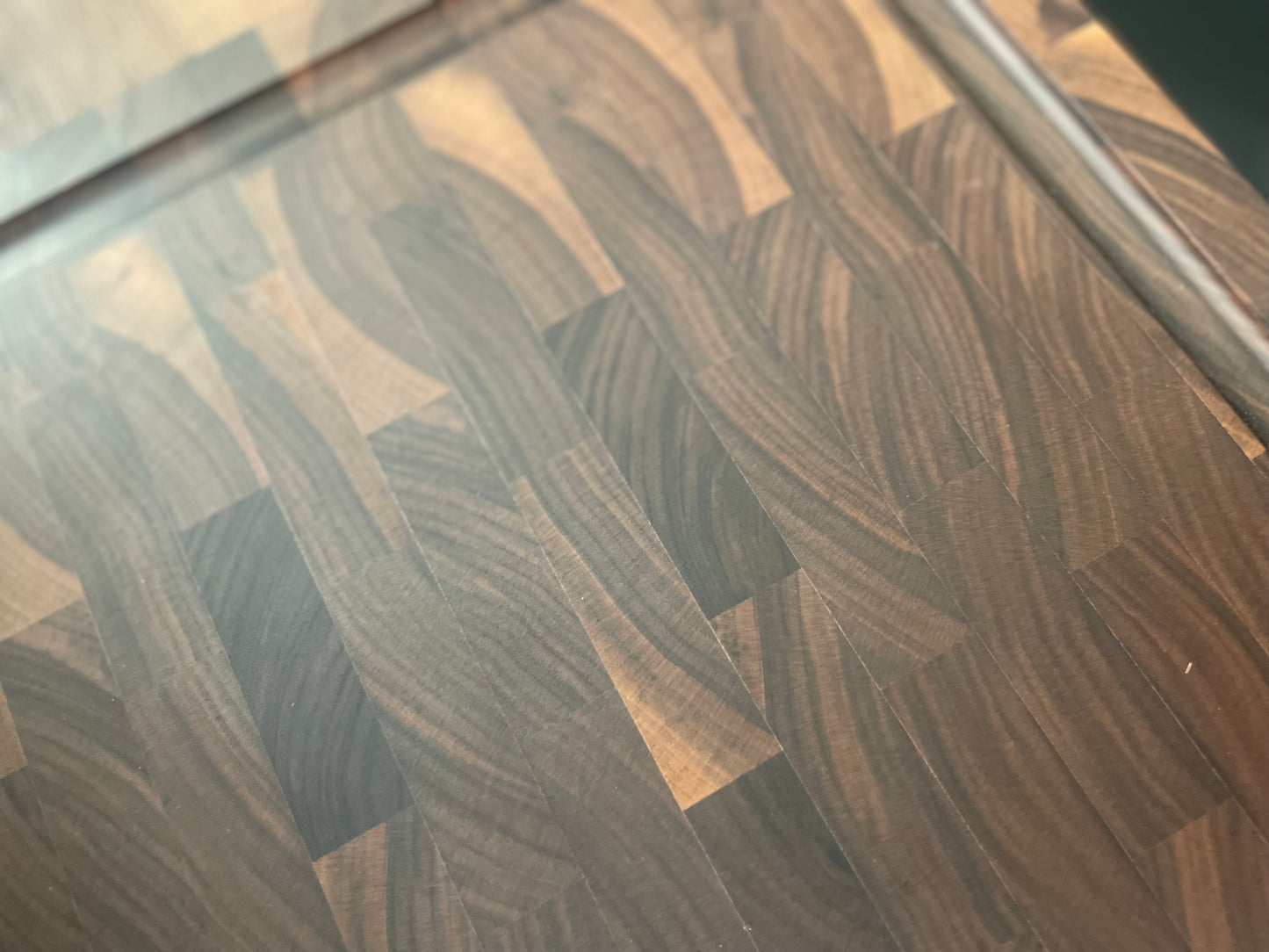 24E007 - XL End Grain Walnut with Juice Groove, Built-in Under Handles and Board Feet