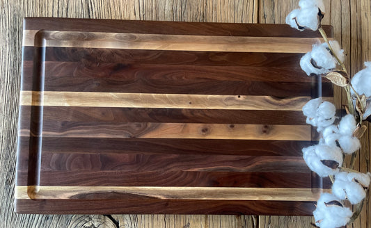 25M012 - Joined Walnut Board with Juice Groove