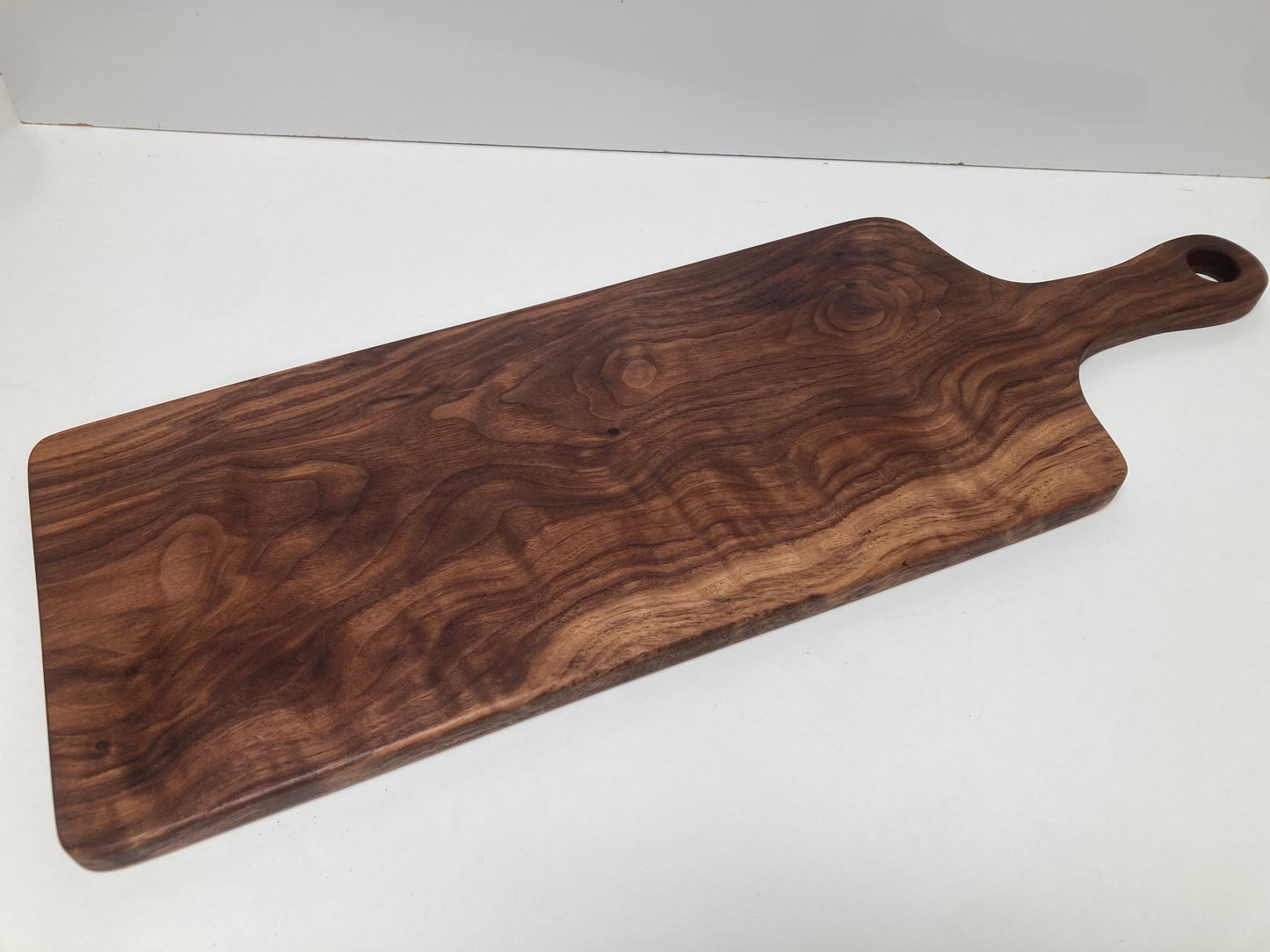Long Solid Walnut Board with Handle (23MP01)