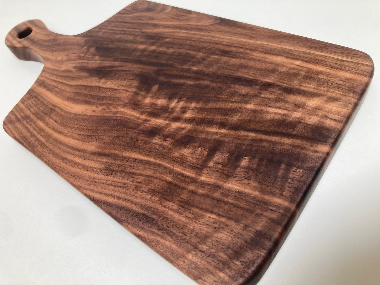 Small Solid Walnut Board with Handle (23SH01)