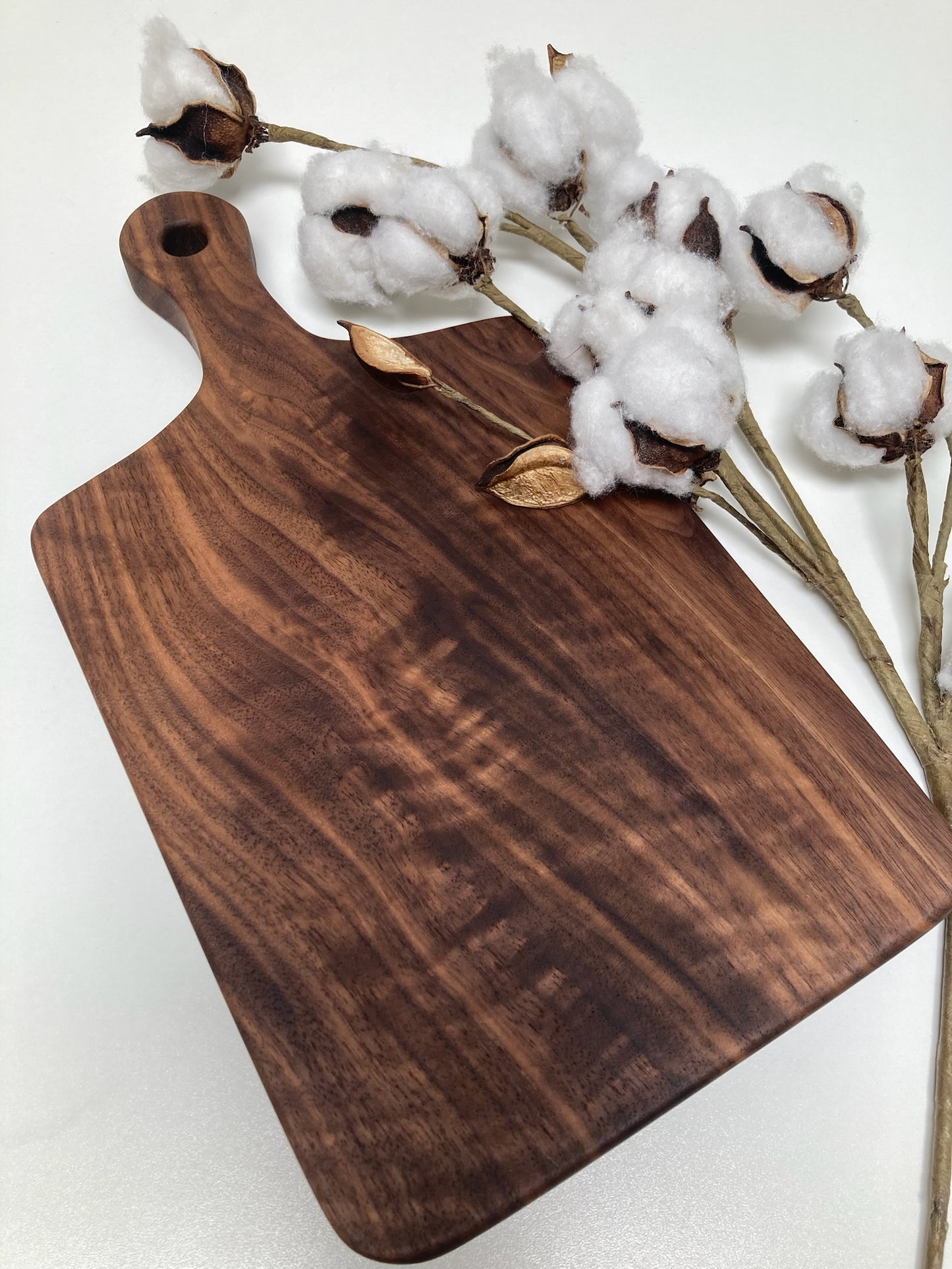 Small Solid Walnut Board with Handle (23SH01)